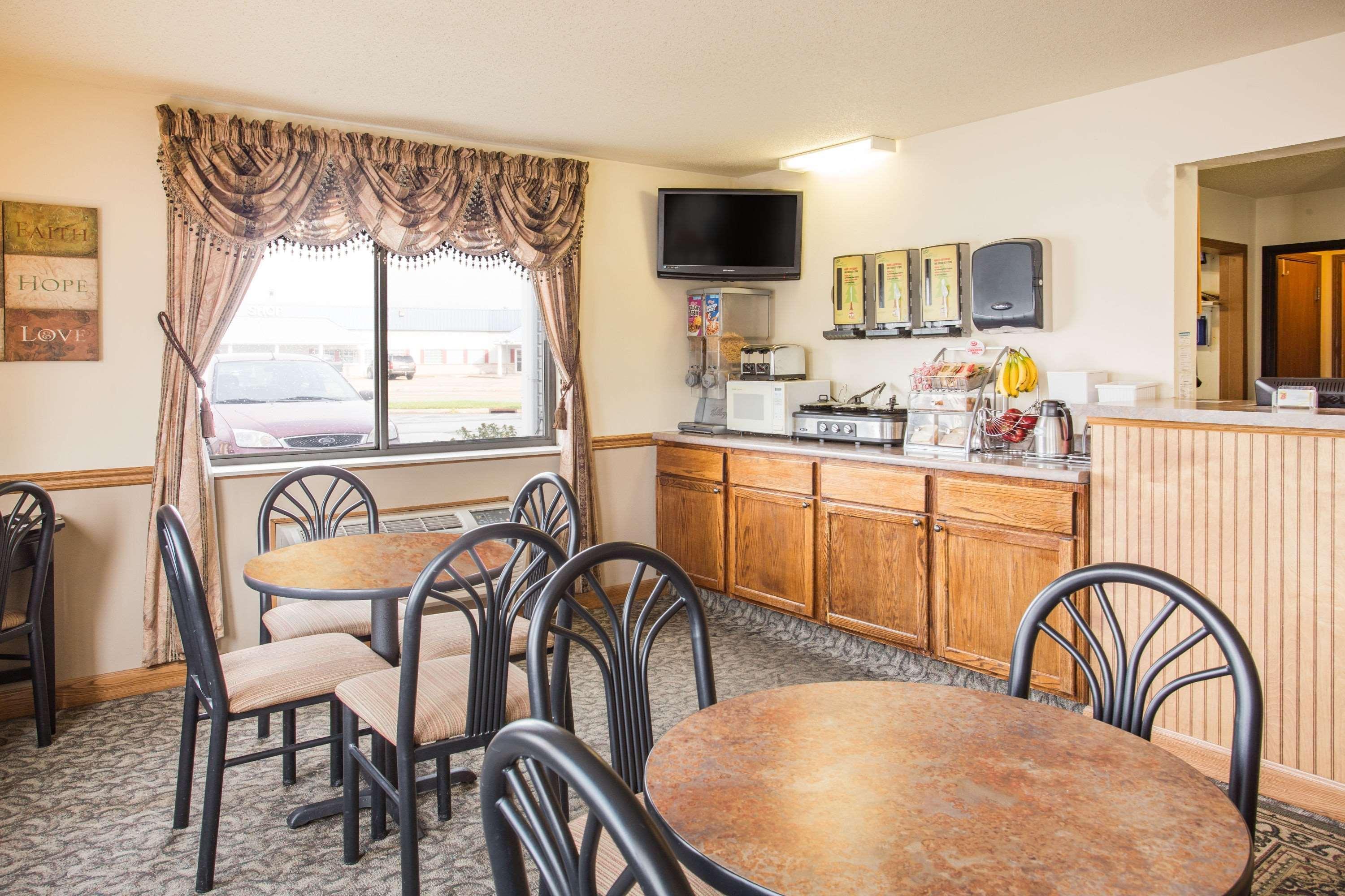 Hotel Super 8 By Wyndham Prairie Du Chien Extérieur photo